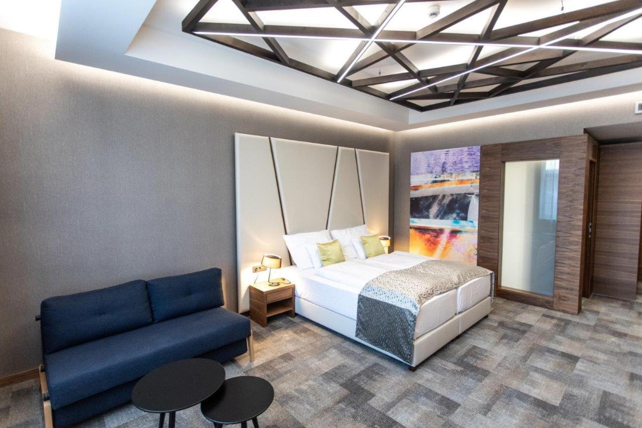 Artis Boutique Hotel Сомбатгей Екстер'єр фото