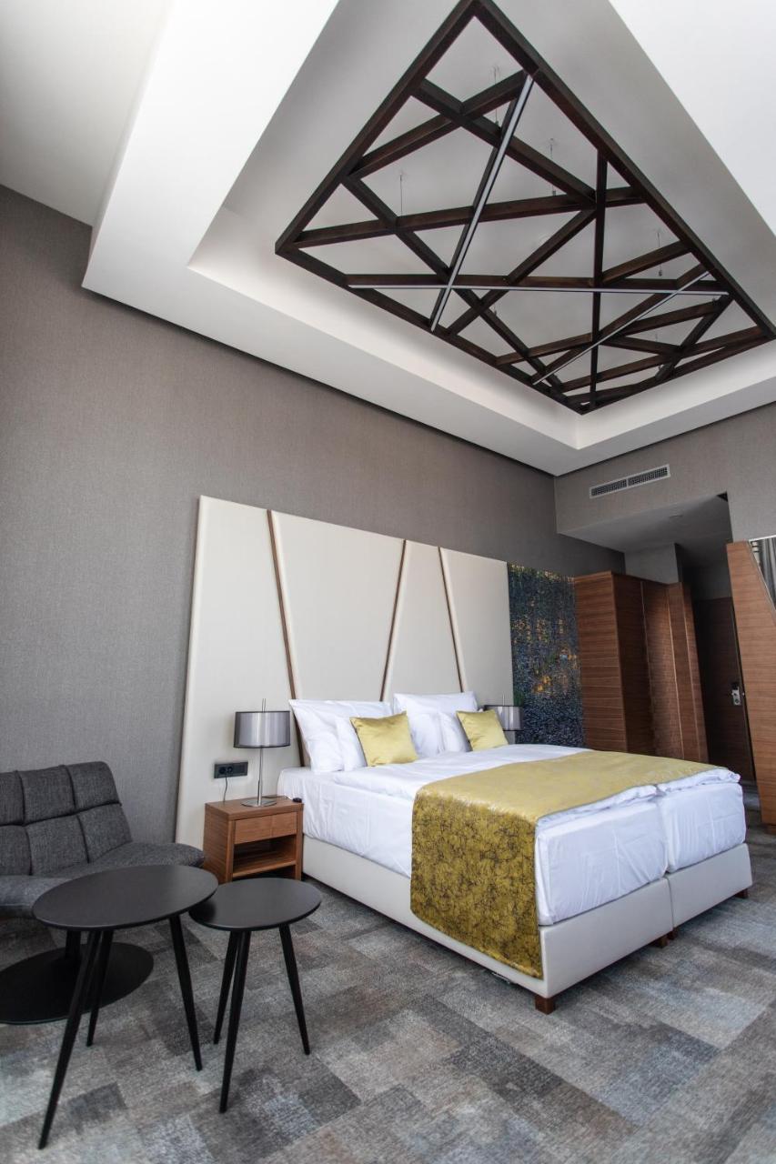 Artis Boutique Hotel Сомбатгей Екстер'єр фото