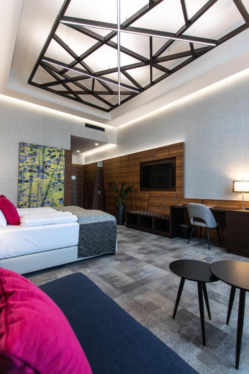 Artis Boutique Hotel Сомбатгей Екстер'єр фото