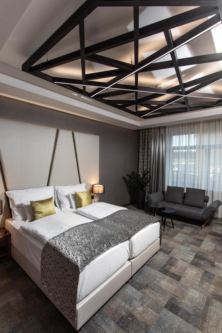 Artis Boutique Hotel Сомбатгей Екстер'єр фото