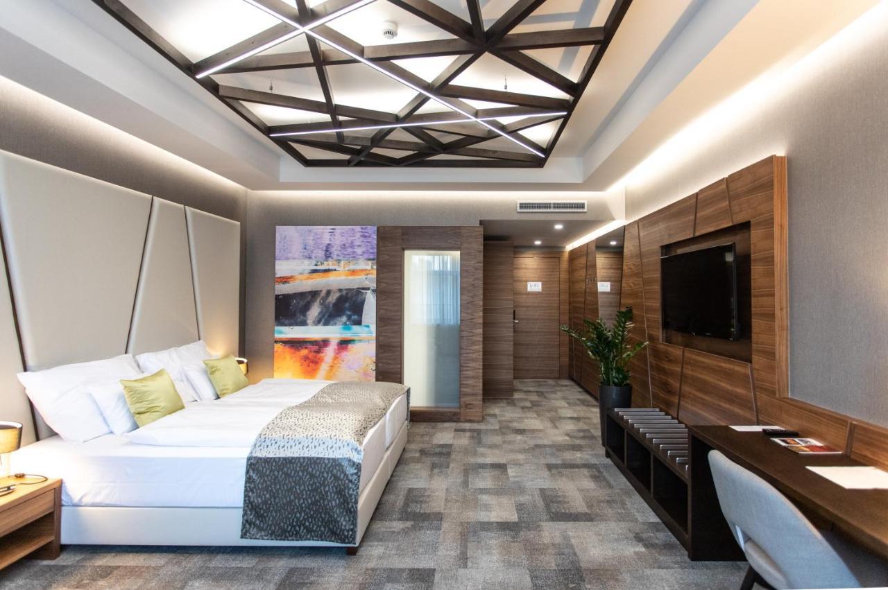 Artis Boutique Hotel Сомбатгей Екстер'єр фото