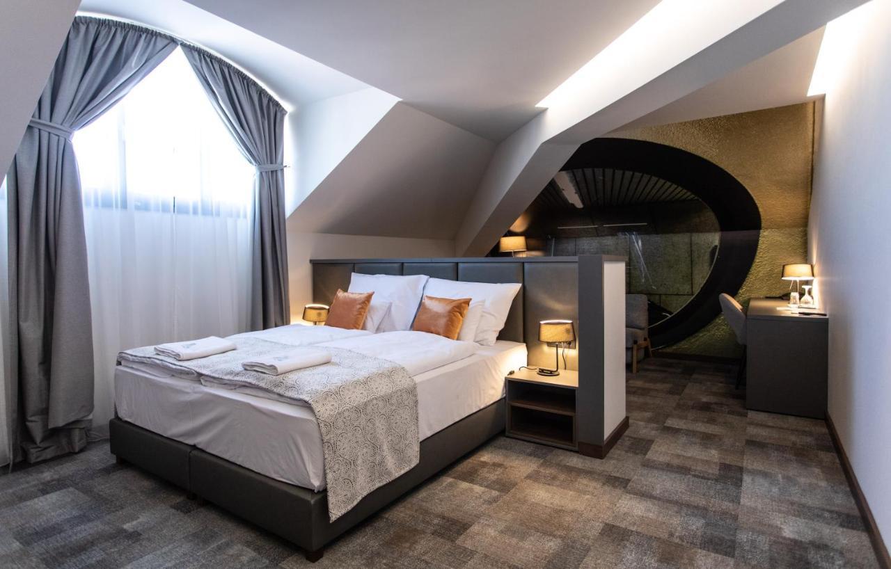 Artis Boutique Hotel Сомбатгей Екстер'єр фото
