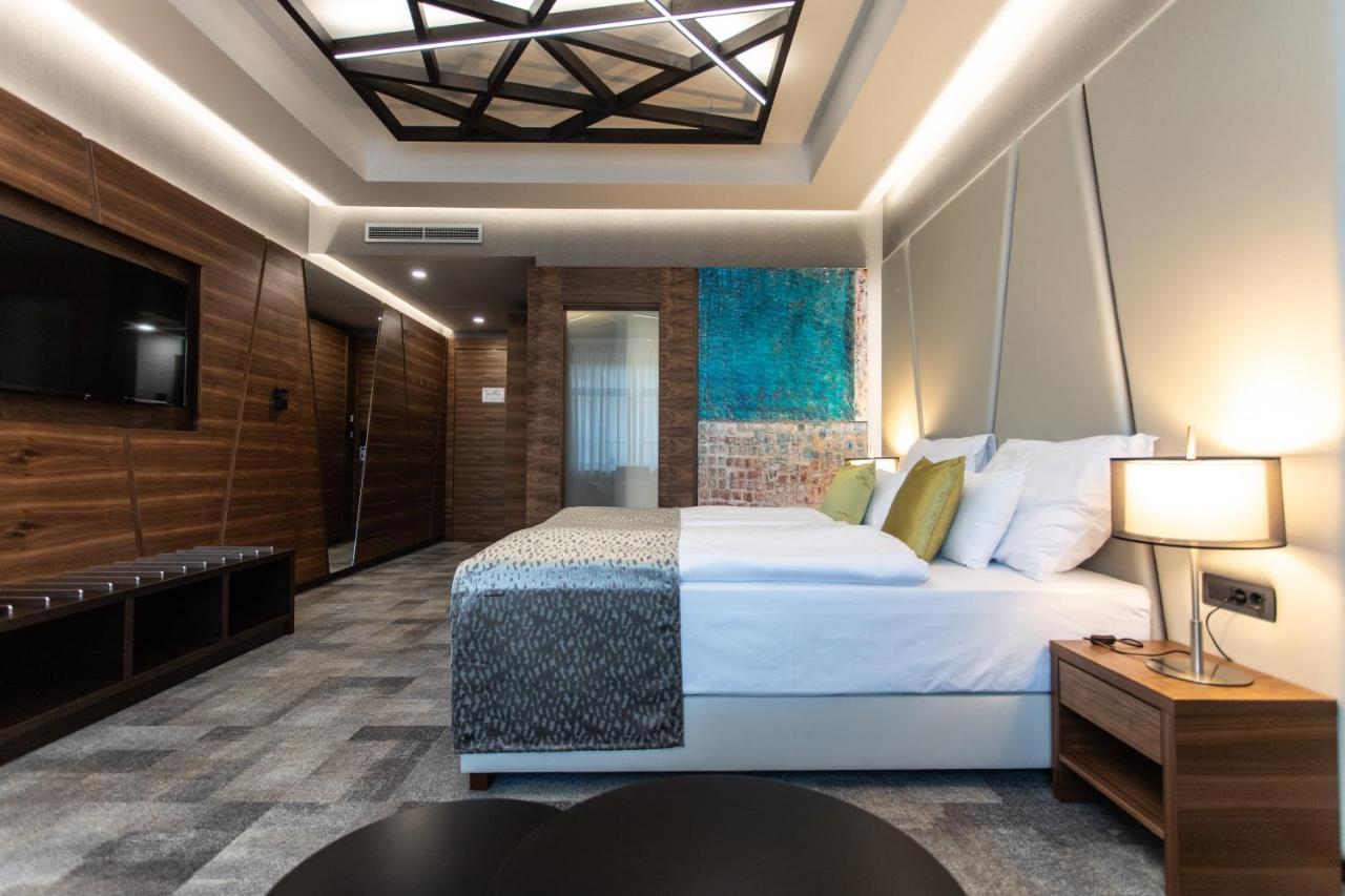 Artis Boutique Hotel Сомбатгей Екстер'єр фото