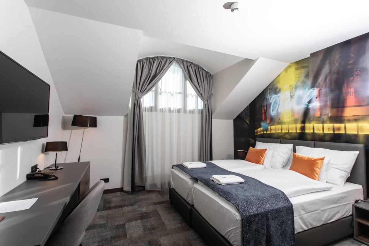 Artis Boutique Hotel Сомбатгей Екстер'єр фото