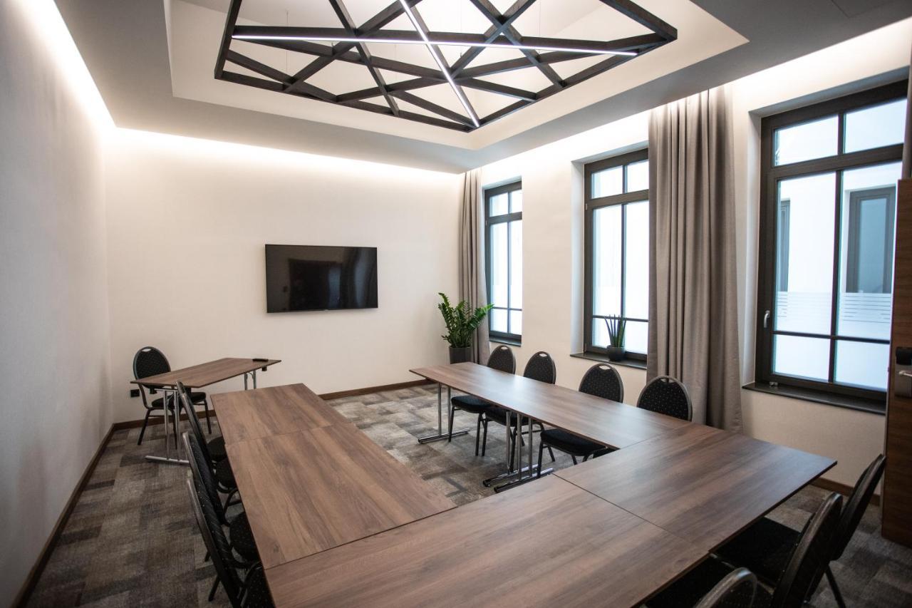 Artis Boutique Hotel Сомбатгей Екстер'єр фото