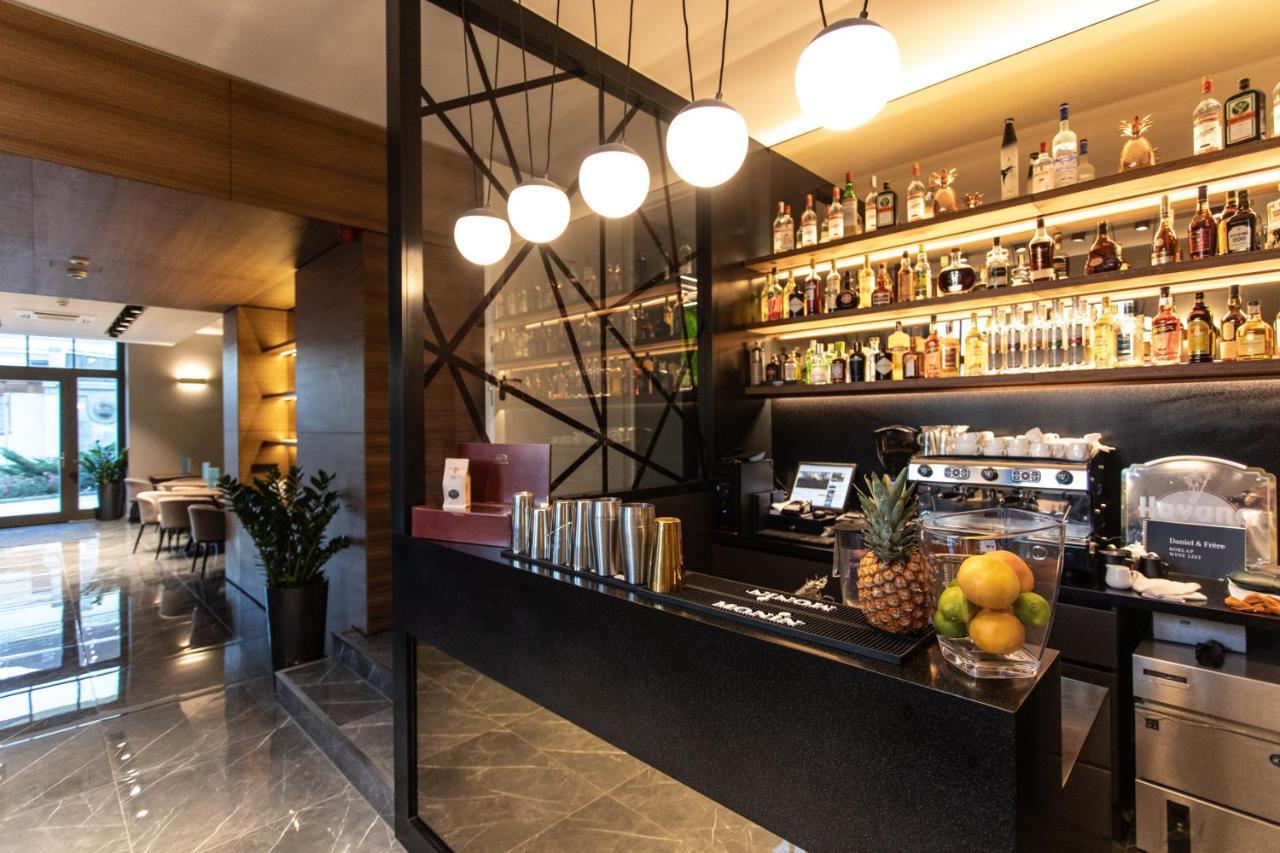 Artis Boutique Hotel Сомбатгей Екстер'єр фото