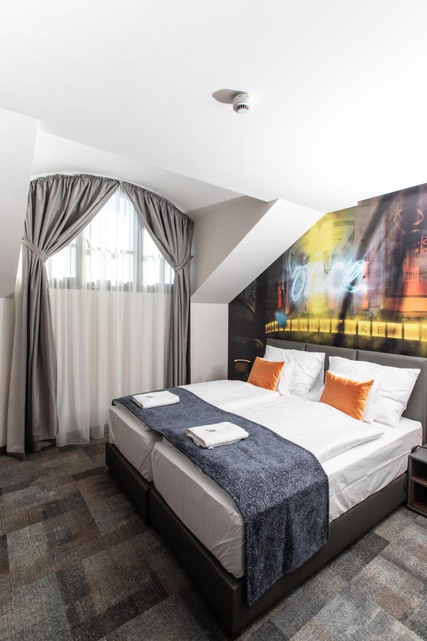 Artis Boutique Hotel Сомбатгей Екстер'єр фото