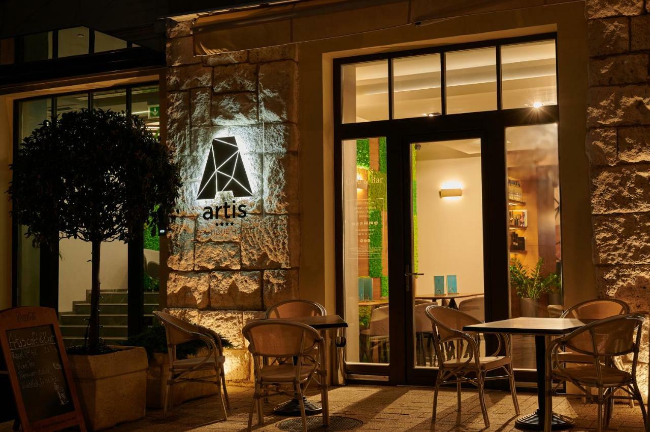 Artis Boutique Hotel Сомбатгей Екстер'єр фото