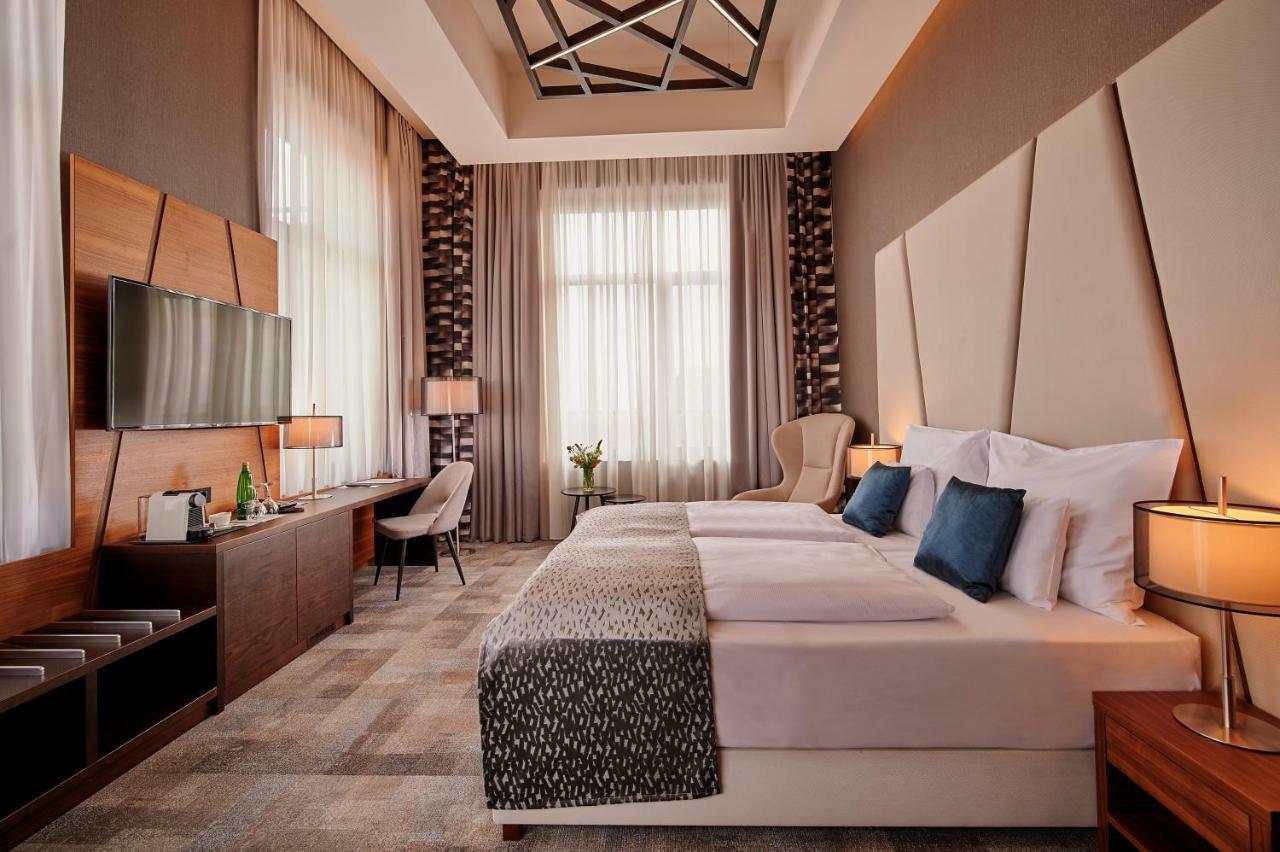 Artis Boutique Hotel Сомбатгей Екстер'єр фото