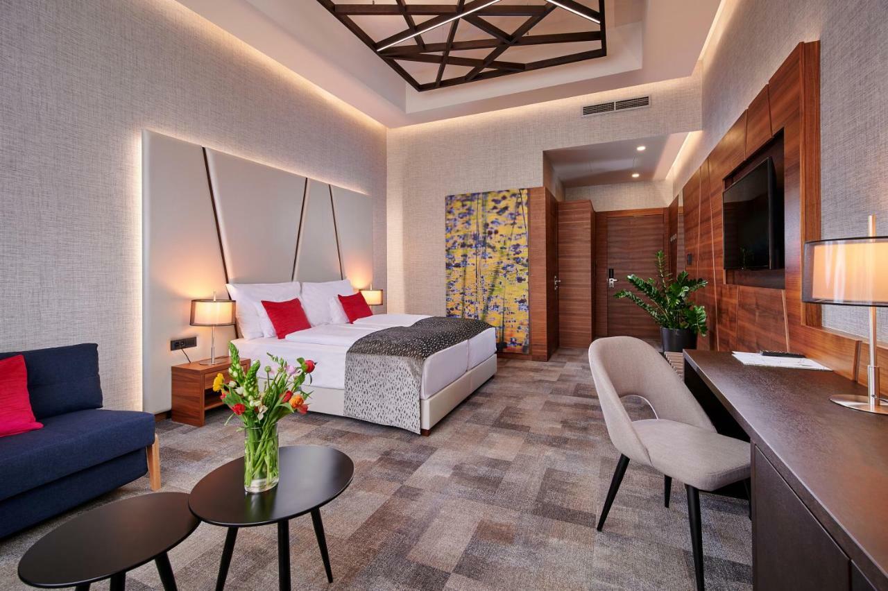 Artis Boutique Hotel Сомбатгей Екстер'єр фото
