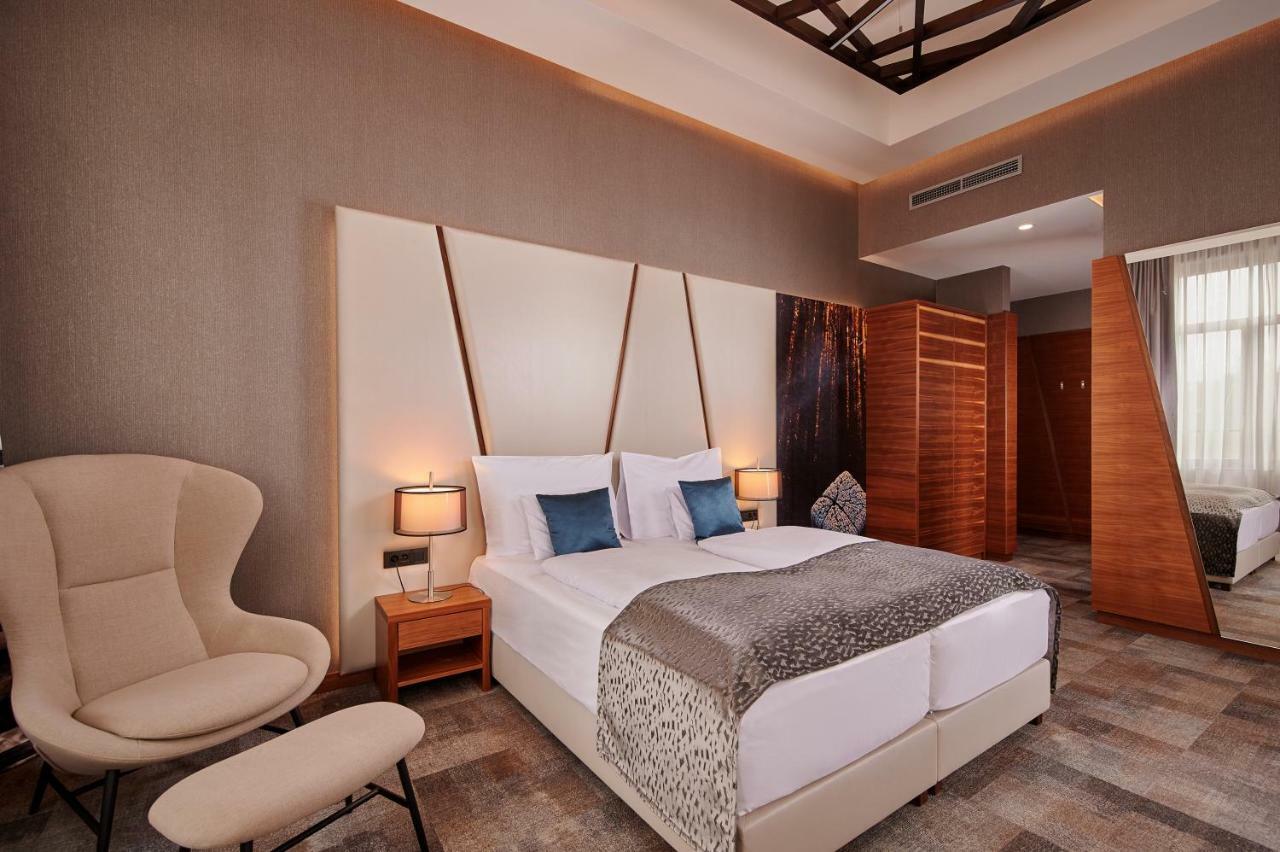 Artis Boutique Hotel Сомбатгей Екстер'єр фото