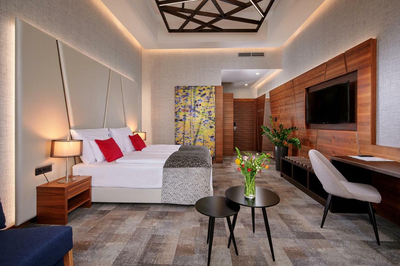 Artis Boutique Hotel Сомбатгей Екстер'єр фото