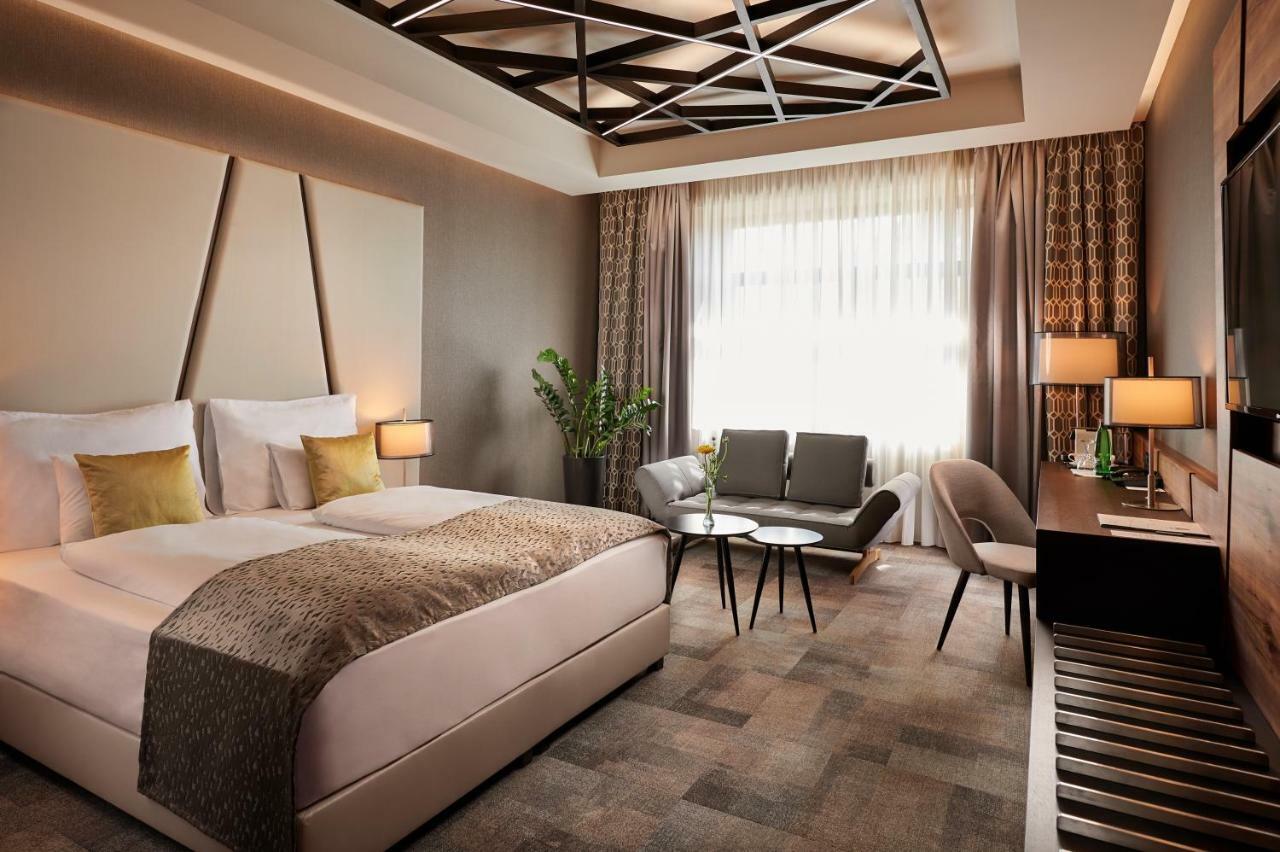Artis Boutique Hotel Сомбатгей Екстер'єр фото