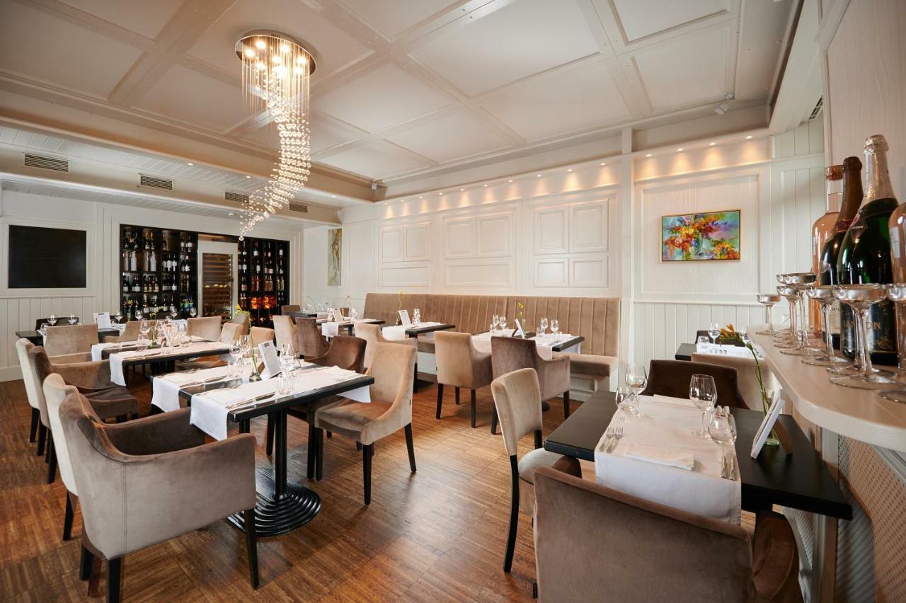 Artis Boutique Hotel Сомбатгей Екстер'єр фото