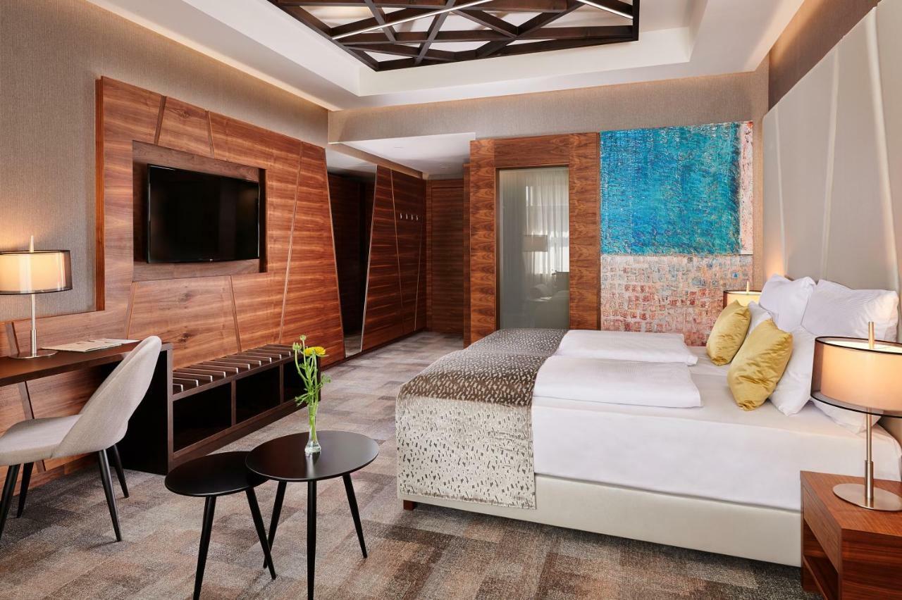 Artis Boutique Hotel Сомбатгей Екстер'єр фото